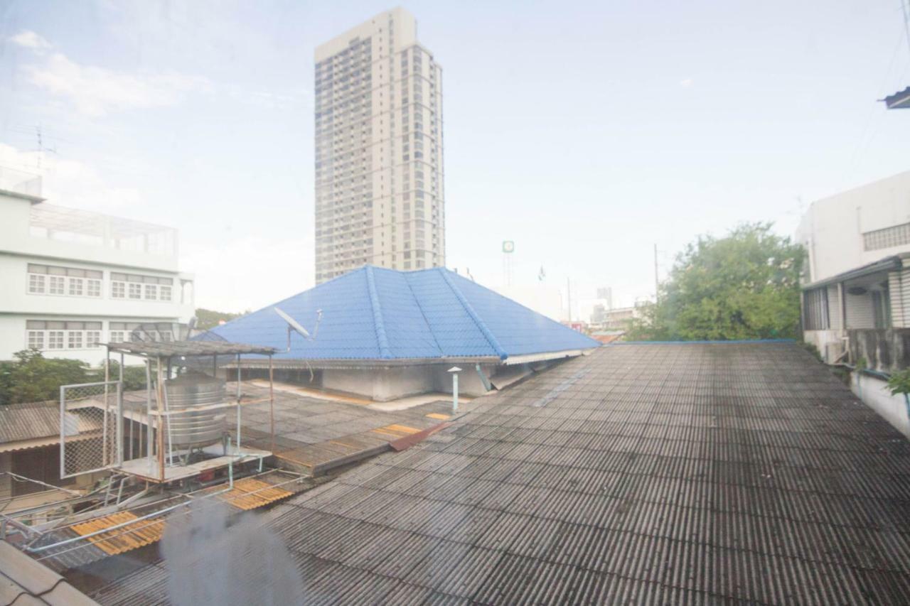 Grey Sheep Hostel Bangkok Exterior photo