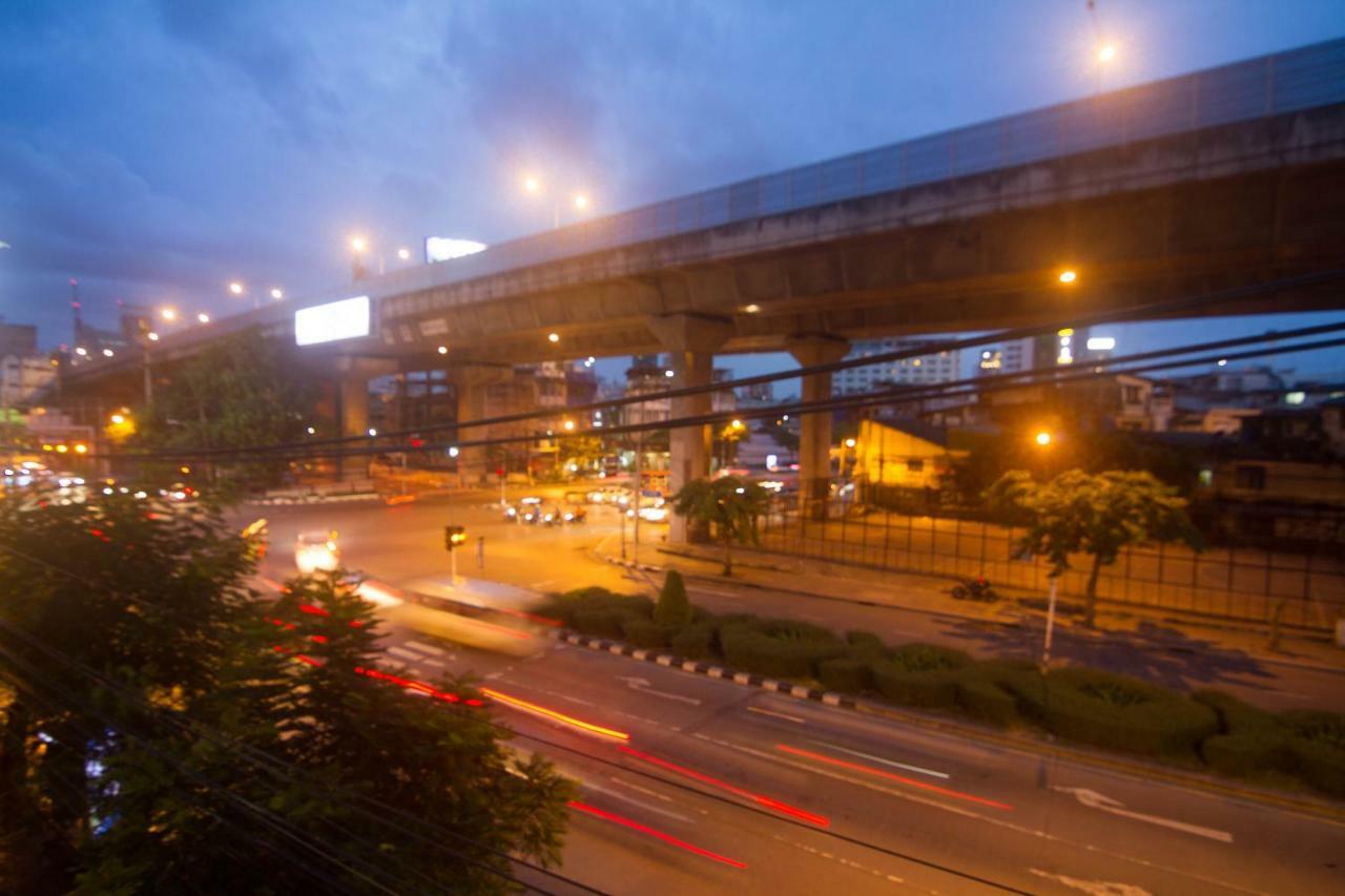 Grey Sheep Hostel Bangkok Exterior photo