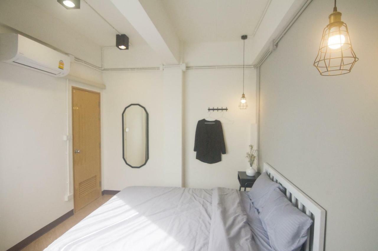 Grey Sheep Hostel Bangkok Exterior photo